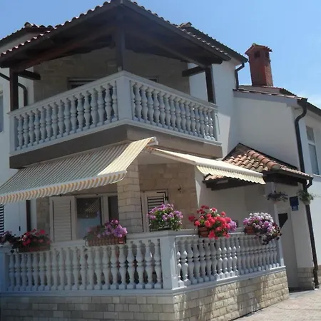 Studio In With Terrace, Air Conditioning, Washing Machine Medulin